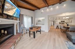 Steps to Sand & Main Street, incredible location with A/C - Image 5