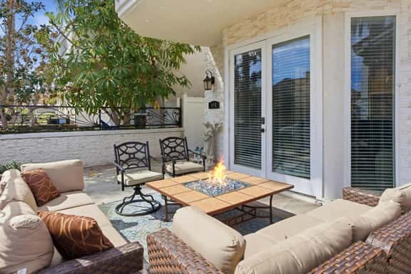 Coastal Dream 3 blocks form the sand Down town HB w/ AC - Image 1
