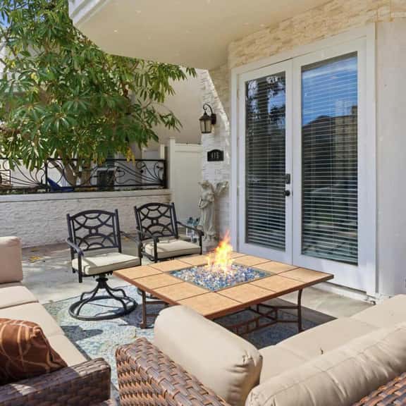 Coastal Dream 3 blocks form the sand Down town HB w/ AC - Image 1
