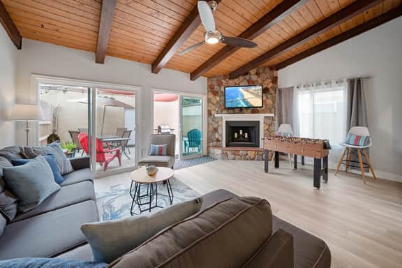 Steps to Sand & Main Street, incredible location with A/C - Image 2