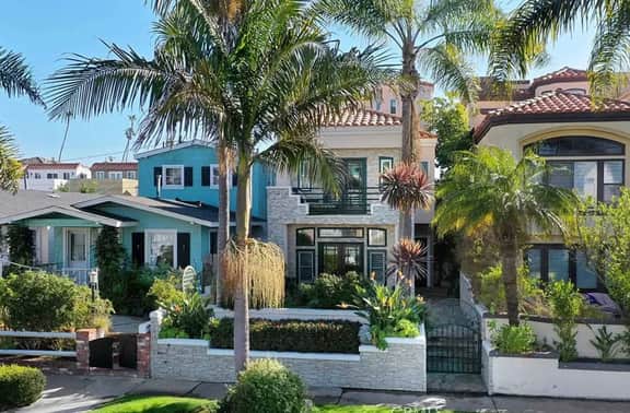 Coastal Charm Gorgeous Beach Estate with roof top - Image 2