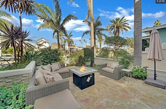 Coastal Charm Gorgeous Beach Estate with roof top - Image 3